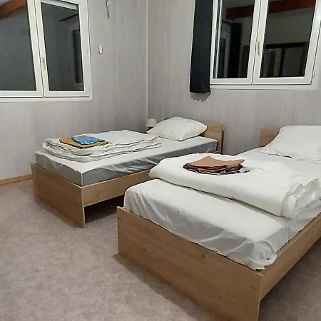 Propriete Pour 16 Personnes, 3 Logements, Draps Et Serviettes Non Fournis Propiedad 16 Personas, 3 Alojamientos, Sabanas Y Toallas No Incluidas For 16 People, 3 Accommodations, Sheets And Towels Not Provided *