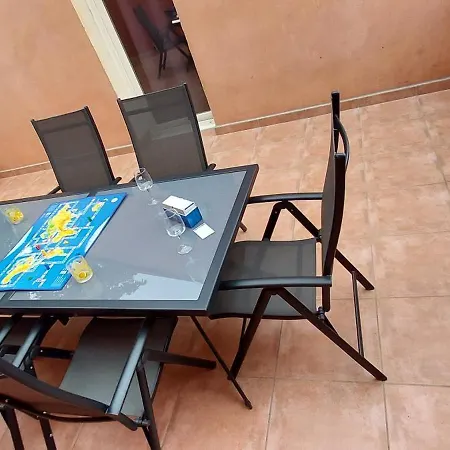 Propriete Pour 16 Personnes, 3 Logements, Draps Et Serviettes Non Fournis Propiedad 16 Personas, 3 Alojamientos, Sabanas Y Toallas No Incluidas For 16 People, 3 Accommodations, Sheets And Towels Not Provided Apartment *