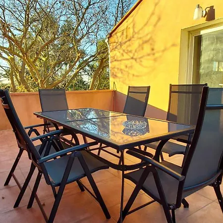 Apartment Propriete Pour 16 Personnes, 3 Logements, Draps Et Serviettes Non Fournis Propiedad 16 Personas, 3 Alojamientos, Sabanas Y Toallas No Incluidas For 16 People, 3 Accommodations, Sheets And Towels Not Provided *