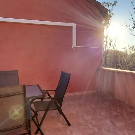 Propriete Pour 16 Personnes, 3 Logements, Draps Et Serviettes Non Fournis Propiedad 16 Personas, 3 Alojamientos, Sabanas Y Toallas No Incluidas For 16 People, 3 Accommodations, Sheets And Towels Not Provided *