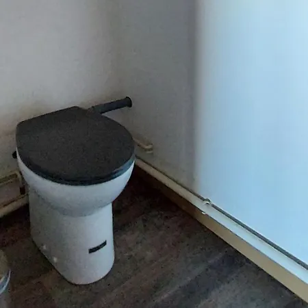 Propriete Pour 16 Personnes, 3 Logements, Draps Et Serviettes Non Fournis Propiedad 16 Personas, 3 Alojamientos, Sabanas Y Toallas No Incluidas For 16 People, 3 Accommodations, Sheets And Towels Not Provided Apartment *