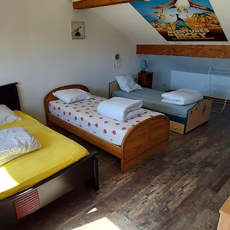 Propriete Pour 16 Personnes, 3 Logements, Draps Et Serviettes Non Fournis Propiedad 16 Personas, 3 Alojamientos, Sabanas Y Toallas No Incluidas For 16 People, 3 Accommodations, Sheets And Towels Not Provided