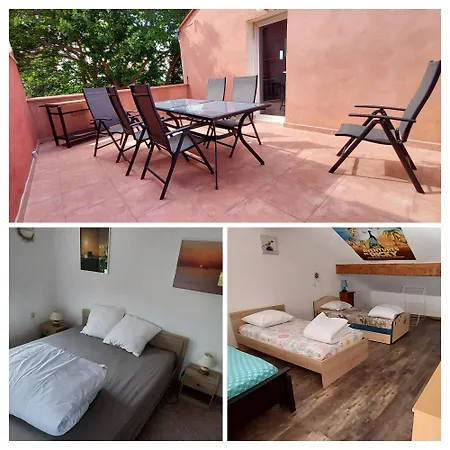 Apartment Propriete Pour 16 Personnes, 3 Logements, Draps Et Serviettes Non Fournis Propiedad 16 Personas, 3 Alojamientos, Sabanas Y Toallas No Incluidas For 16 People, 3 Accommodations, Sheets And Towels Not Provided Le Barcares