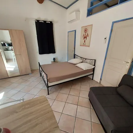 Propriete Pour 16 Personnes, 3 Logements, Draps Et Serviettes Non Fournis Propiedad 16 Personas, 3 Alojamientos, Sabanas Y Toallas No Incluidas For 16 People, 3 Accommodations, Sheets And Towels Not Provided * Le Barcares