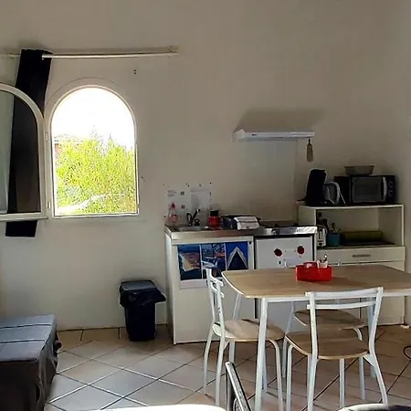 Propriete Pour 16 Personnes, 3 Logements, Draps Et Serviettes Non Fournis Propiedad 16 Personas, 3 Alojamientos, Sabanas Y Toallas No Incluidas For 16 People, 3 Accommodations, Sheets And Towels Not Provided Apartment Le Barcares