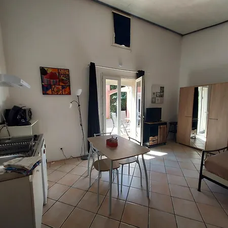 Propriete Pour 16 Personnes, 3 Logements, Draps Et Serviettes Non Fournis Propiedad 16 Personas, 3 Alojamientos, Sabanas Y Toallas No Incluidas For 16 People, 3 Accommodations, Sheets And Towels Not Provided Le Barcares