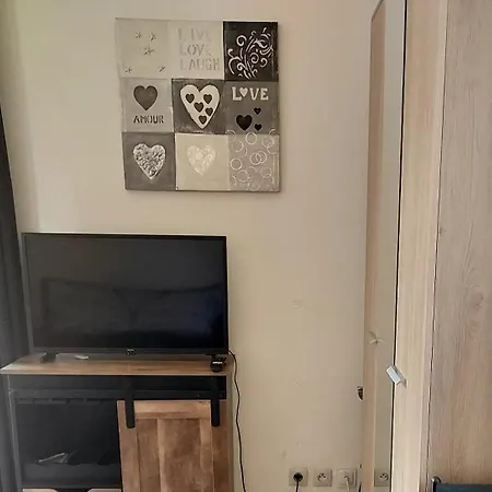 Apartment Propriete Pour 16 Personnes, 3 Logements, Draps Et Serviettes Non Fournis Propiedad 16 Personas, 3 Alojamientos, Sabanas Y Toallas No Incluidas For 16 People, 3 Accommodations, Sheets And Towels Not Provided *