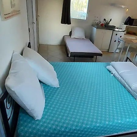 Propriete Pour 16 Personnes, 3 Logements, Draps Et Serviettes Non Fournis Propiedad 16 Personas, 3 Alojamientos, Sabanas Y Toallas No Incluidas For 16 People, 3 Accommodations, Sheets And Towels Not Provided Apartment
