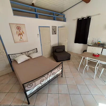 Apartment Propriete Pour 16 Personnes, 3 Logements, Draps Et Serviettes Non Fournis Propiedad 16 Personas, 3 Alojamientos, Sabanas Y Toallas No Incluidas For 16 People, 3 Accommodations, Sheets And Towels Not Provided *