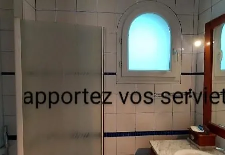 Propriete Pour 16 Personnes, 3 Logements, Draps Et Serviettes Non Fournis Propiedad 16 Personas, 3 Alojamientos, Sabanas Y Toallas No Incluidas For 16 People, 3 Accommodations, Sheets And Towels Not Provided Apartment