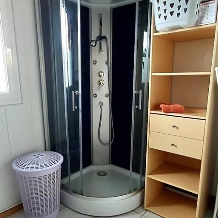 Apartment Propriete Pour 16 Personnes, 3 Logements, Draps Et Serviettes Non Fournis Propiedad 16 Personas, 3 Alojamientos, Sabanas Y Toallas No Incluidas For 16 People, 3 Accommodations, Sheets And Towels Not Provided *