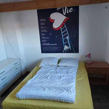 Propriete Pour 16 Personnes, 3 Logements, Draps Et Serviettes Non Fournis Propiedad 16 Personas, 3 Alojamientos, Sabanas Y Toallas No Incluidas For 16 People, 3 Accommodations, Sheets And Towels Not Provided *