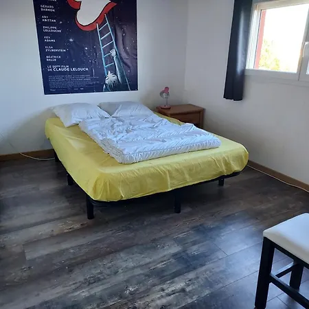 Propriete Pour 16 Personnes, 3 Logements, Draps Et Serviettes Non Fournis Propiedad 16 Personas, 3 Alojamientos, Sabanas Y Toallas No Incluidas For 16 People, 3 Accommodations, Sheets And Towels Not Provided *